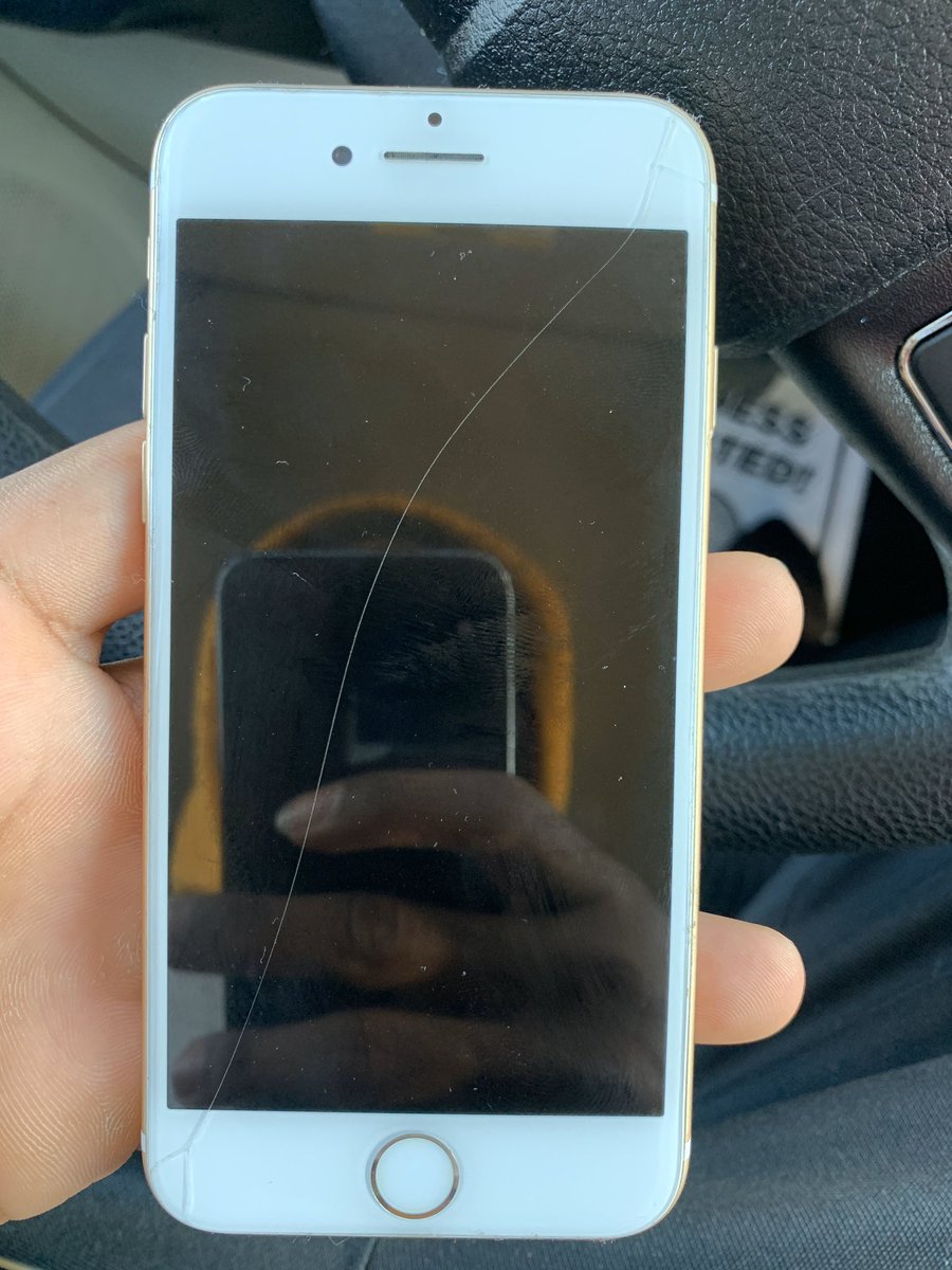 KingDill23's tweet photo. iPhone repair 🔌 https://t.co/nX2YNQnLnb