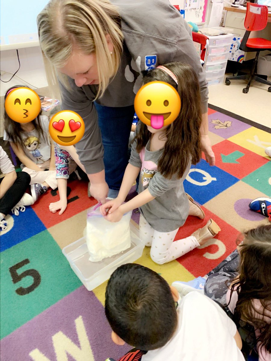 missdossani's tweet photo. Yesterday, we did our polar bear blubber experiment! We got to learn about how polar bears stay warm in their ice cold habitats ❄️💙 https://t.co/4d2Ml9LZKk