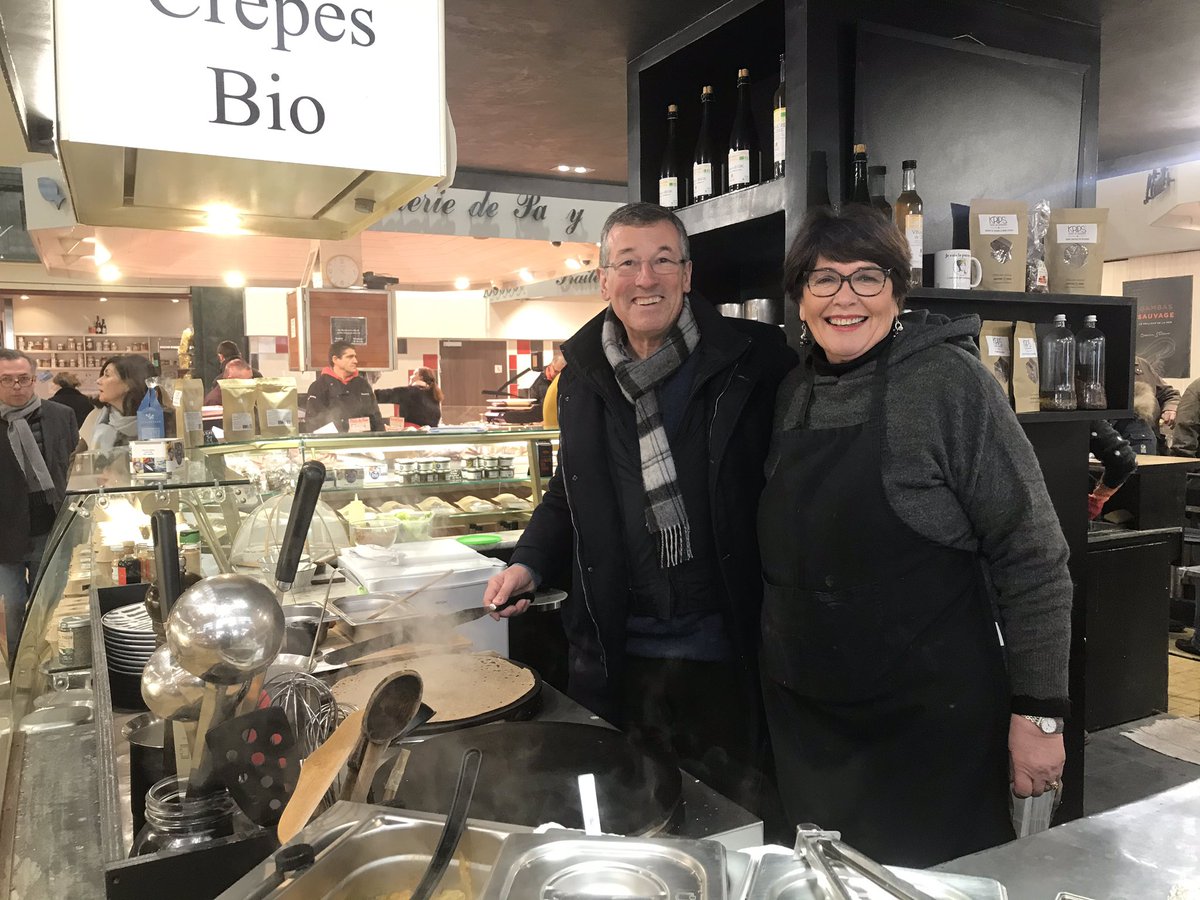 PierreGaboriau's tweet photo. A la rencontre des commerçants du marché couvert de #Passy. Les commerces de proximité ont un rôle particulier dans la vie des quartiers du 16ème.
Aidons les à continuer à faire vivre notre arrondissement. #jaimemon16 https://t.co/aZUPeTuBkB