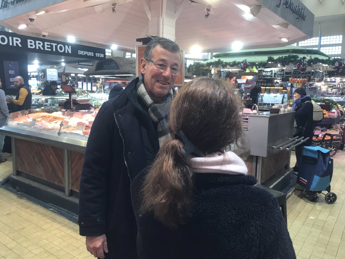 PierreGaboriau's tweet photo. A la rencontre des commerçants du marché couvert de #Passy. Les commerces de proximité ont un rôle particulier dans la vie des quartiers du 16ème.
Aidons les à continuer à faire vivre notre arrondissement. #jaimemon16 https://t.co/aZUPeTuBkB
