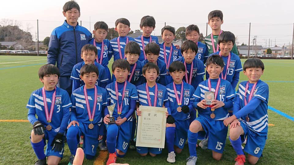 fc_wellenoarai's tweet photo. U-12
チャンピオンカップ決勝トーナメント
準々決勝
vs SVポルターラ 3-1 ○
準決勝 
vs FC LASOZ 水戸 1-2 ×
3位決定戦
vs 那珂FCジュニオール 2-1 ○

最終結果、3位

対戦していただいたチームの皆さま、たくさんの声援をくれたサポーターの皆さま、��営の皆さま、本当にありがとうございました。 https://t.co/QqwleF3Nx0