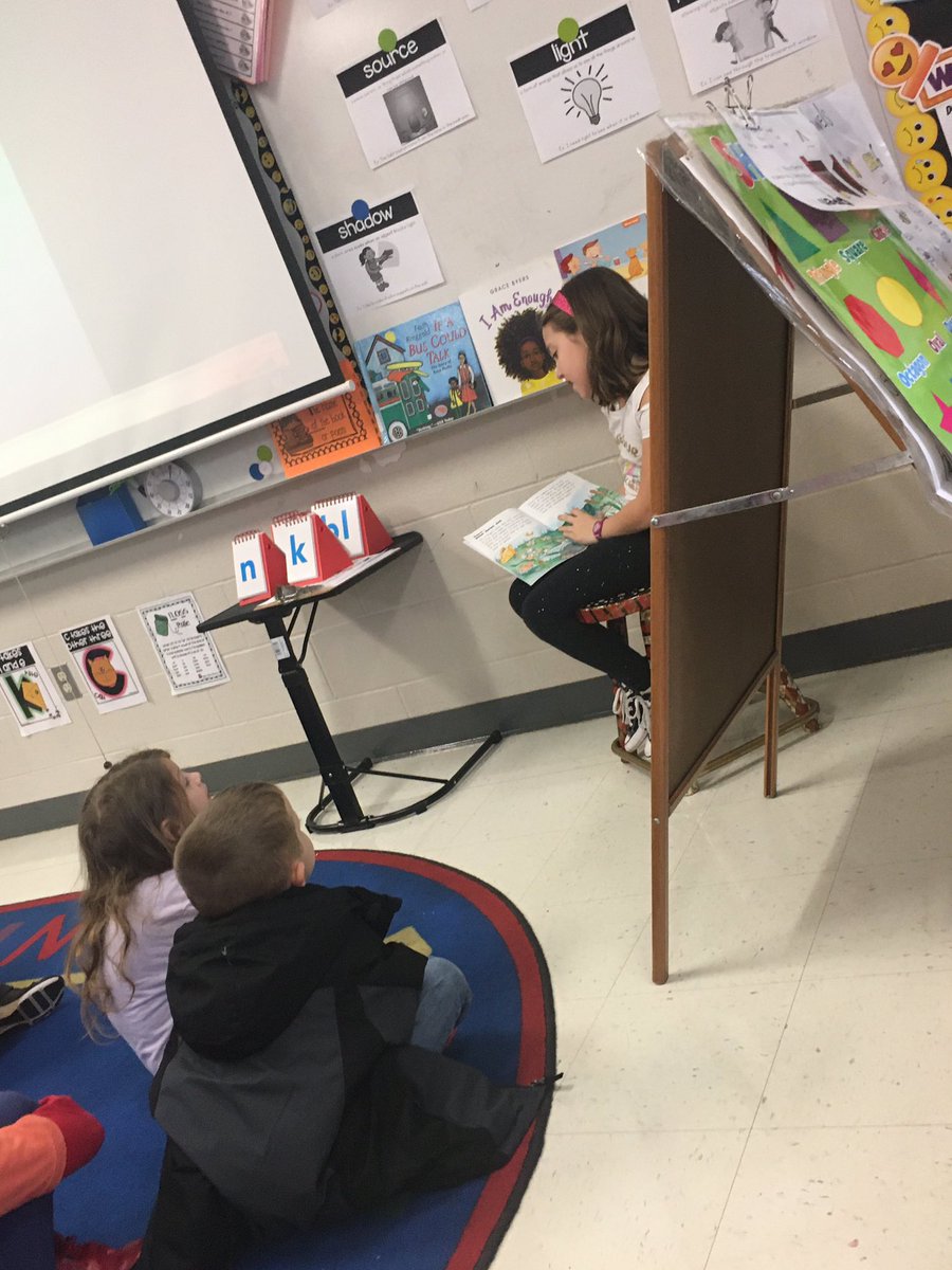 mortonkids's tweet photo. I-Ready winners wanted to read to the class. L even added some reading comprehension strategies (making predictions) to keep the class engaged!!! ❤️🖤
#thisclass>#yourclasslol #mortonkids #mortonsfirstcreekclass #blessed https://t.co/JlyISpmQ22