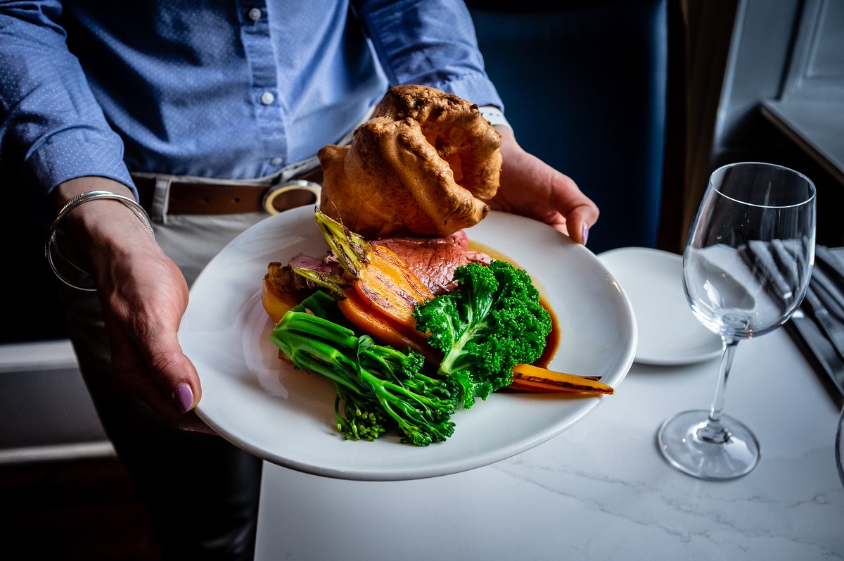 We know it's only Saturday but we're already thinking of indulging in a delicious Sunday Roast! If you can't stop thinking about it too, make sure to book a table for tomorrow for one of Edinburgh's best roasts (it's not just us saying it)!😋