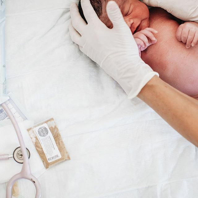 ScvBirth's tweet photo. With loving skillful hands, we welcome you to this world. 📸 by @veroscula
.
.
.
.
.
.
#scvbirthcenter #midwiferynotes #scvmidwife #midwifelife #birthisbeautiful #midwiferyledcare #homebirthrocks #midwifeatyourcervix #scvmoms #socalmoms #normalizebirt… https://t.co/YtpSBE0qVu https://t.co/gUpVaZA4KQ