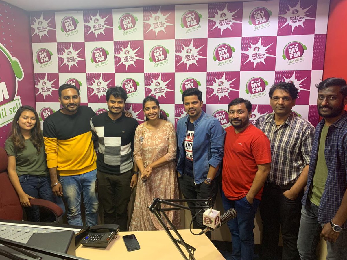 frames_prod's tweet photo. Nashik promotion tour

#काळ #HorrorFilm #Kaaal

#FramesProductionCompany
#NitinVaidya #DSandeep #HemantRuprell #RanjitThakur
#PravinKharat #AnujAdwani #AgnelRoman #LuminosityPictures #VaibhavPatil https://t.co/ygJ12lmNdf