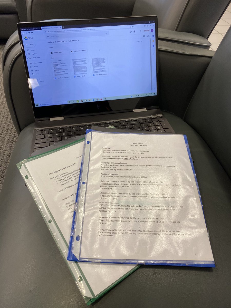 P_HuttoKelley's tweet photo. #EarlySaturday at the dealership getting regular car maintenance and #charting! #teacherlife #neverends https://t.co/Upu4rNy7FP