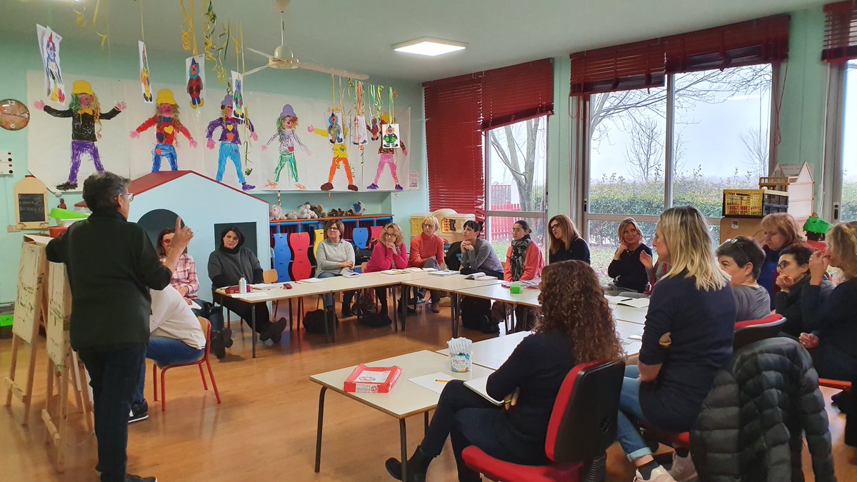 AnnaTomasso's tweet photo. @Ic_Viguzzolo Corso di formazione sulla didattica per competenze-area matematica per le insegnanti delle 5 scuole dell'Infanzia dell'Istituto. https://t.co/ayGQ1OkvNV