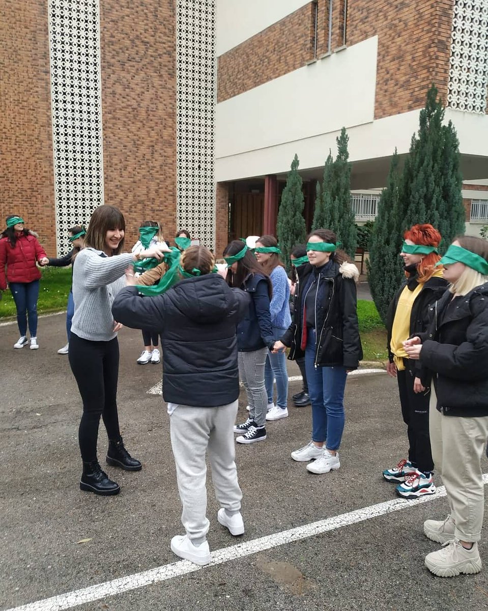 EALA_Alcala's tweet photo. Aquí os dejamos fotos de la sesión de creatividad, impartida por nuestra miembro de equipo, Esther 🔝🔝 https://t.co/QHY0XXJhhU