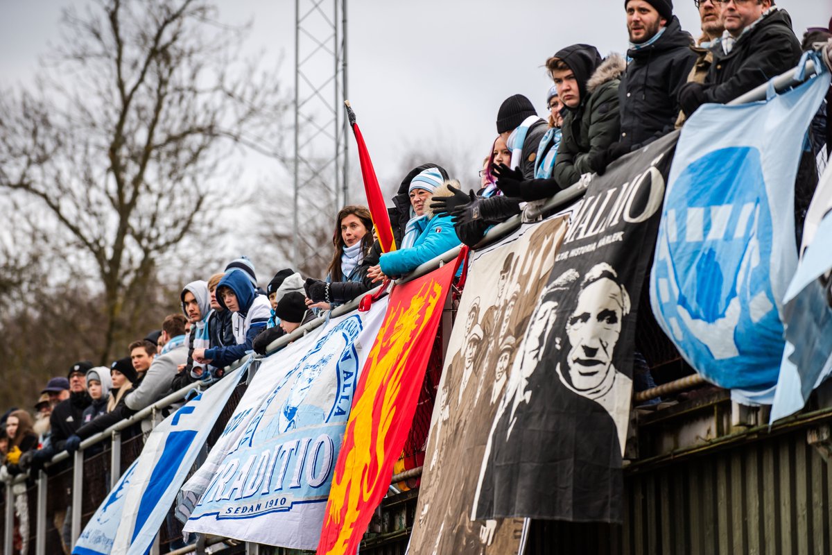 Malmo_FF's tweet photo. Stort himmelsblått stöd i Kristianstad! 🔵⚪️

Tack till alla som är på plats 👏 https://t.co/FbAbhqRwdZ