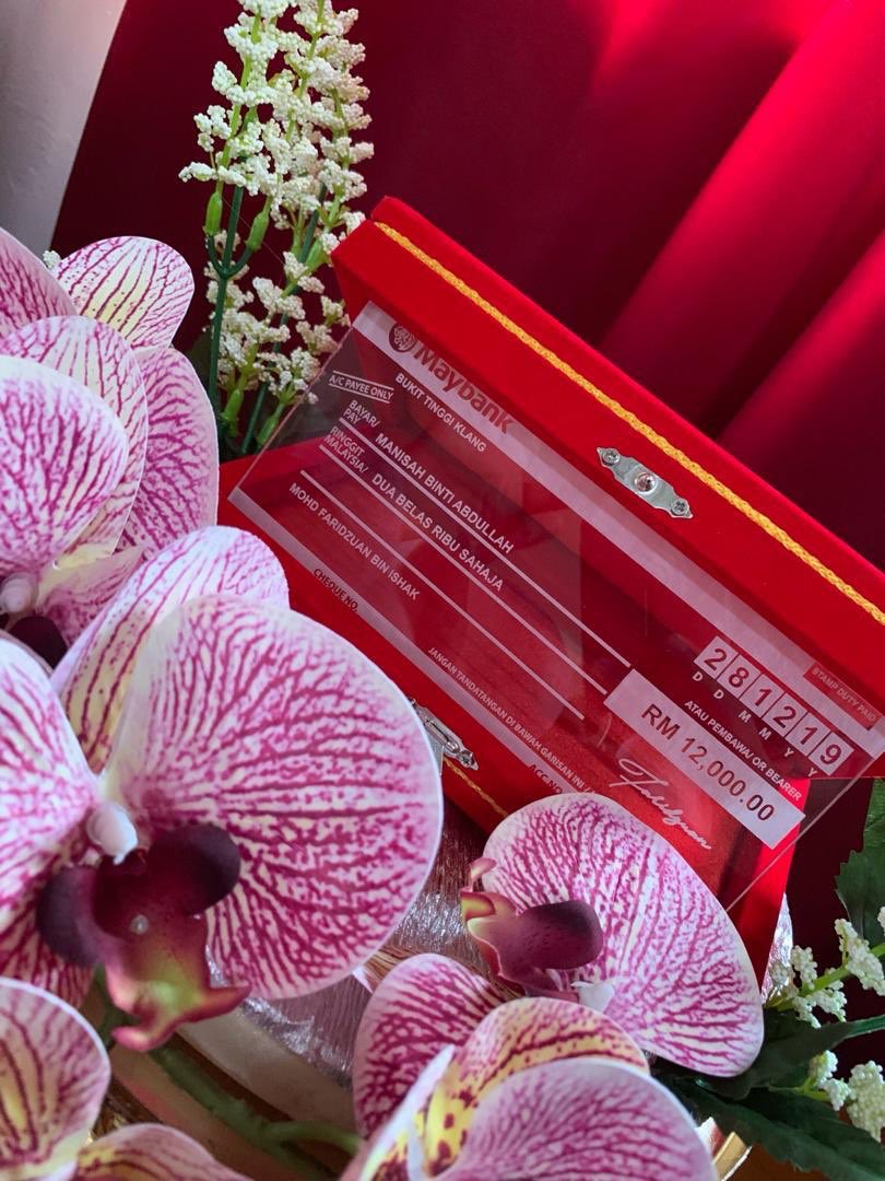 Siti_Sab's tweet photo. Siapa yang bakal tamatkan zaman bujang tak lama lagi boleh dah save sesiap set ni utk idea hantaran akan datang. Cantikk kan? 😍 https://t.co/usv0OeRDvQ