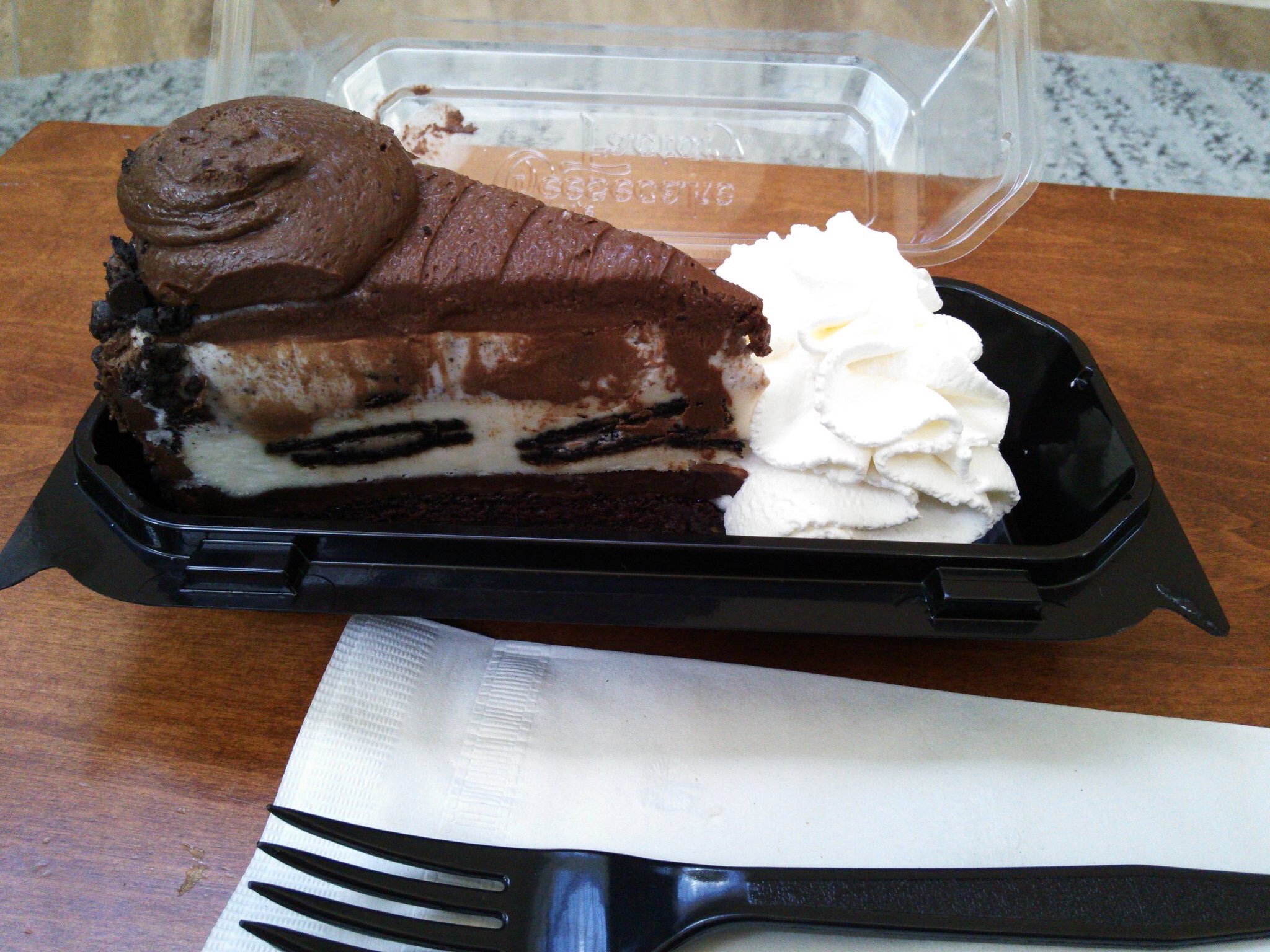 はなちょこちー 短期留学でボストン行ったときに食べたチーズケーキファクトリーのオレオチーズケーキ と 少し前にハードロックカフェで食べたクッキーチーズケーキ あと牧場しぼりのクッキーオンクリームチーズ ココアクッキーとチーズの組み合わせって