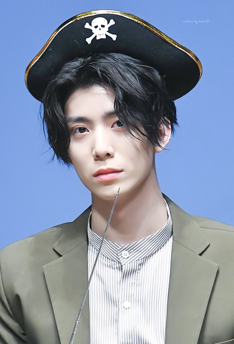 hwiyoung, 1999, rapper, sub-vocal, lyricist, second maknae