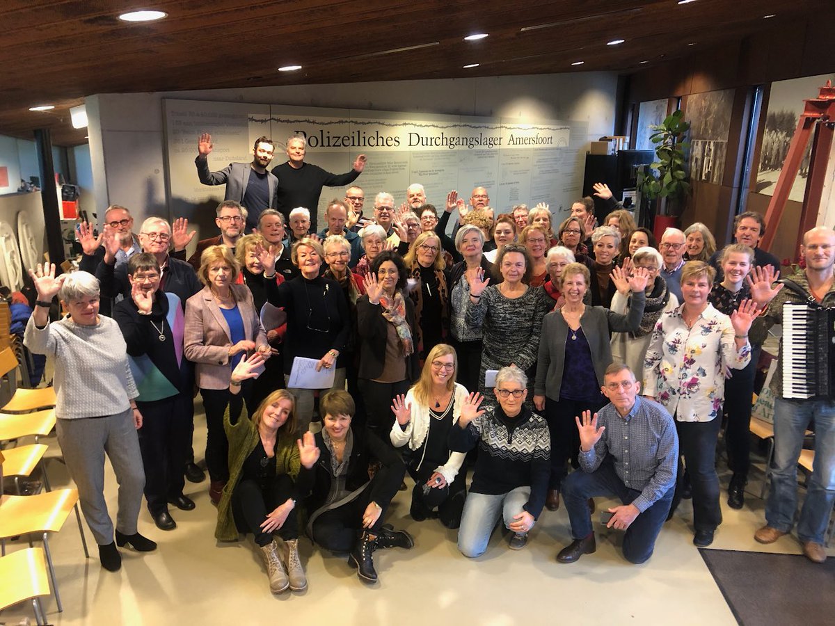 Kamp_Amersfoort's tweet image. Het koor van nabestaanden van oud-gevangenen van Kamp Amersfoort is vanmorgen begonnen met repeteren. Op 19 april zijn ze live te horen en te zien bij de herdenking van Kamp Amersfoort.