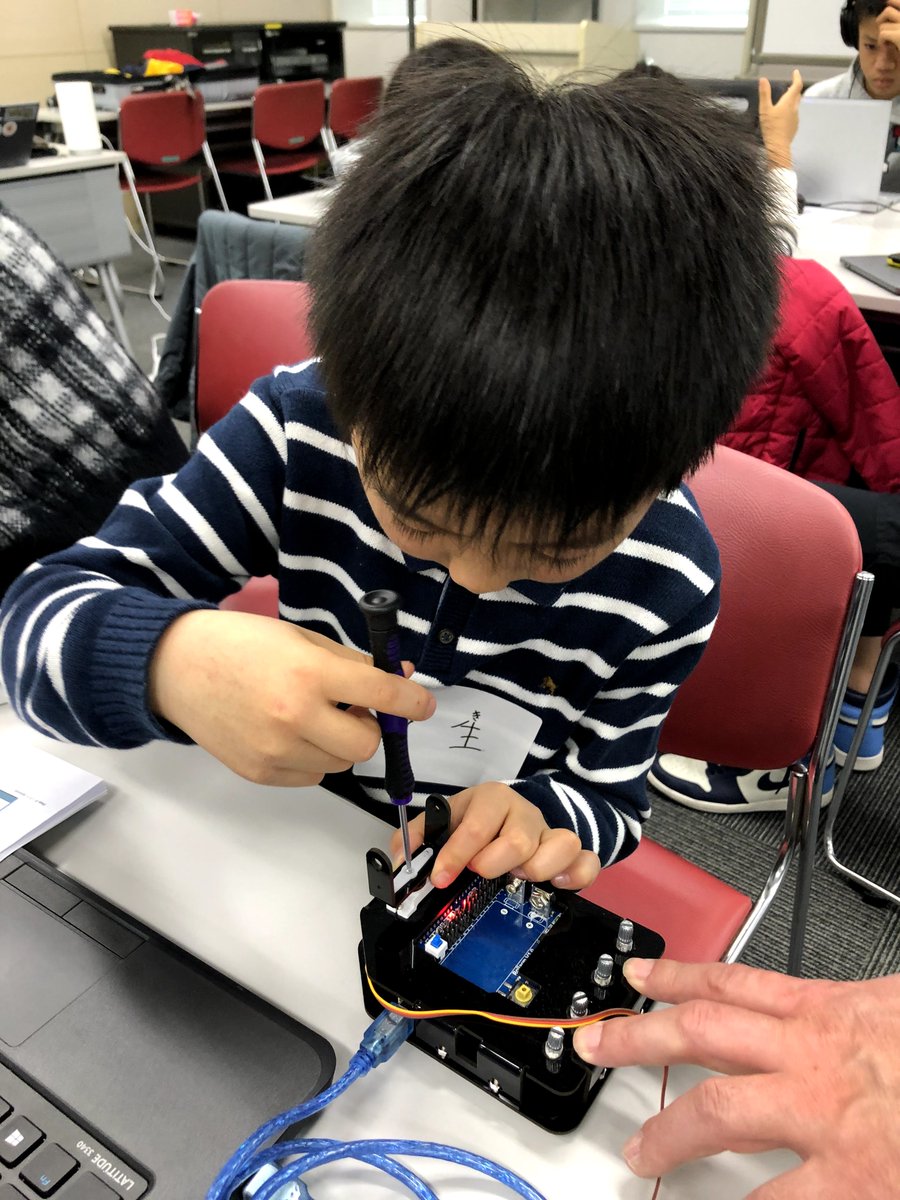 CoderDojoAzmn's tweet image. 1/25(土)に第15回目になるCoderDojoあざみ野を開催しました。参加したニンジャは11人（男子8人＋女子3人、女子率27%）でした。開催報告をFacebookで公開しましたのでご覧ください。ご参加いただいたみなさま、ありがとうございました。
facebook.com/CoderDojoAzami…