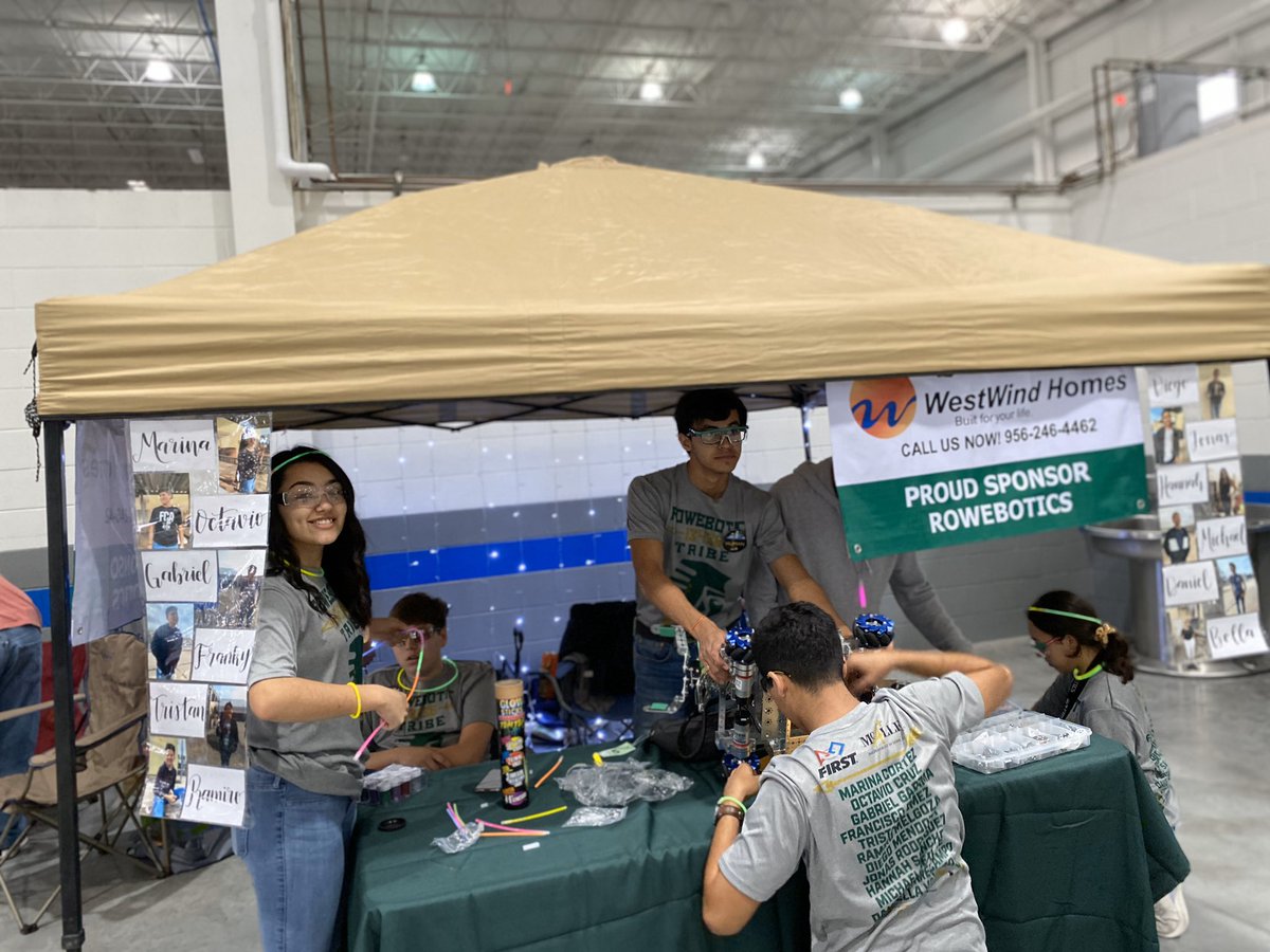 RoweboticTribe's tweet photo. Setting up and showing spirit!!! @FIRSTRGV @FIRSTinTexas @RoweboticNation #FIRSTRGV #omgrobots #FIRST https://t.co/xJLJFCCFj5