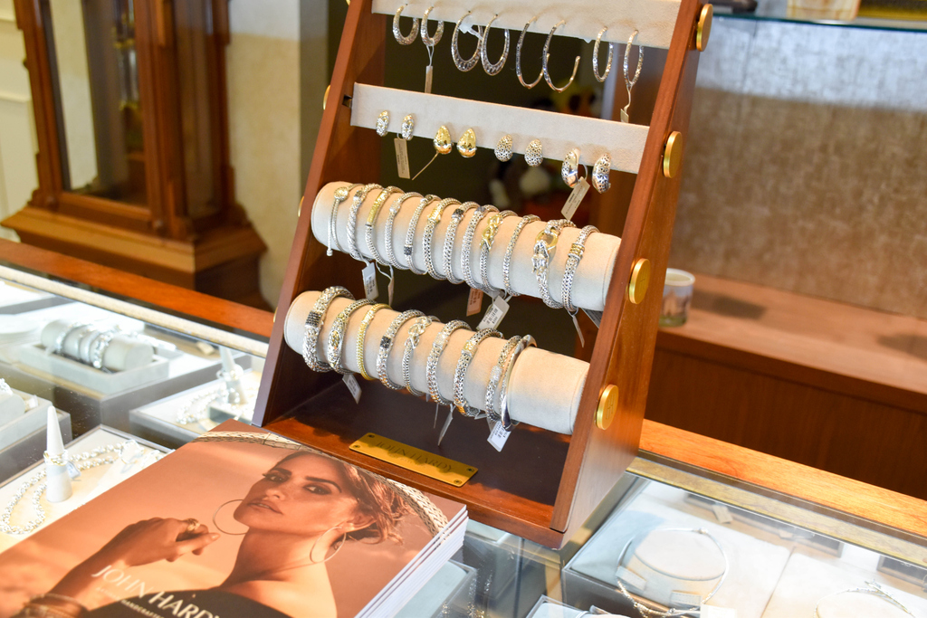 GoldsteinsJwlry's tweet photo. Come see our entire John Hardy collection at Goldstein's. ✨ https://t.co/X9rYRi3E80