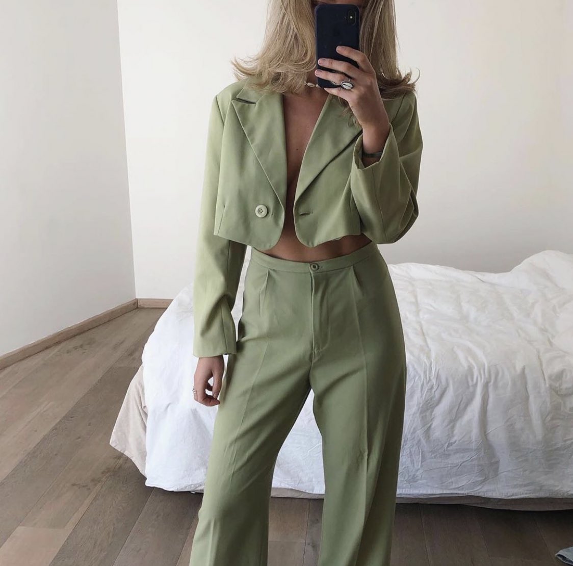 la femme dans l’art tweet media