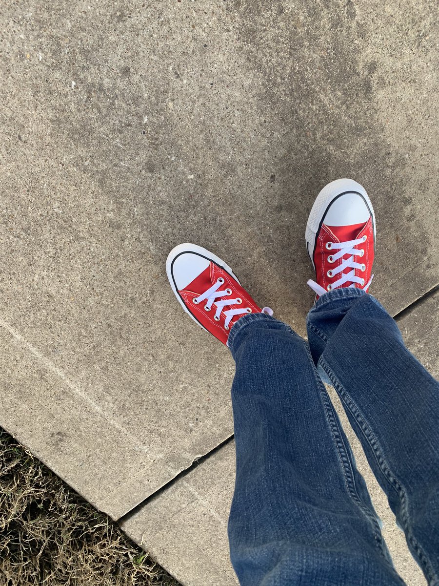 JenniferCNash's tweet photo. #nerding out in my #newshoes @EdcampHachie #edcampSAGU ❤️ https://t.co/uIzn51BUWJ