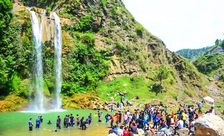 Ahsan2_'s tweet photo. #PakEquippedWithResources 
Sajikot Waterfalls
At a mere 20 minutes drive from Havelian, Abbottabad, the Sajikot Waterfalls are a sight to behold. You can observe some rainbows here as well. https://t.co/uso33Q2qn5
