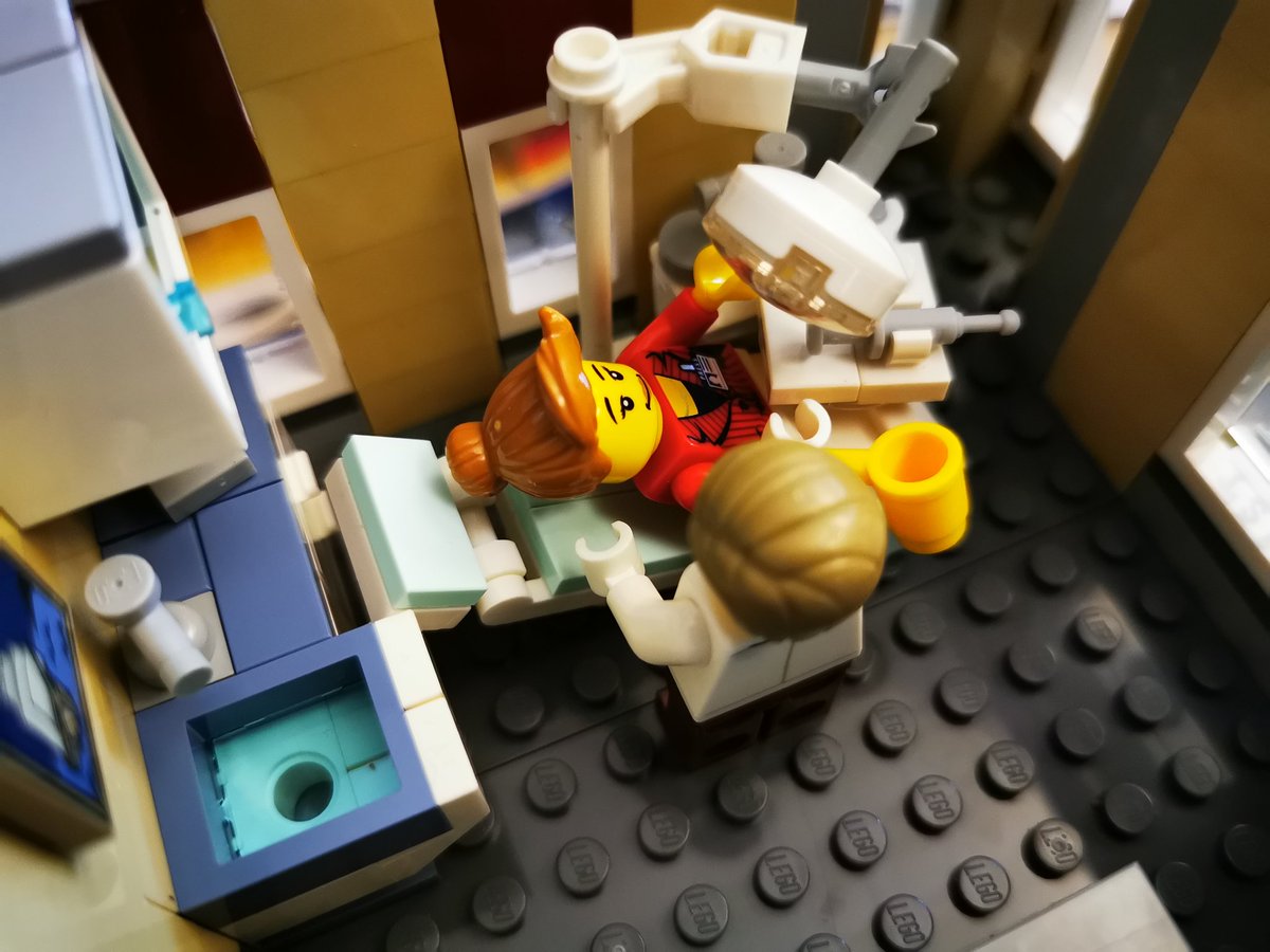 Stacy_Cash's tweet photo. And that's the photographer's studio finished 📸
(And the dentist has a patient...)
#LEGO #AssemblySquare https://t.co/NQLMGGE5q3