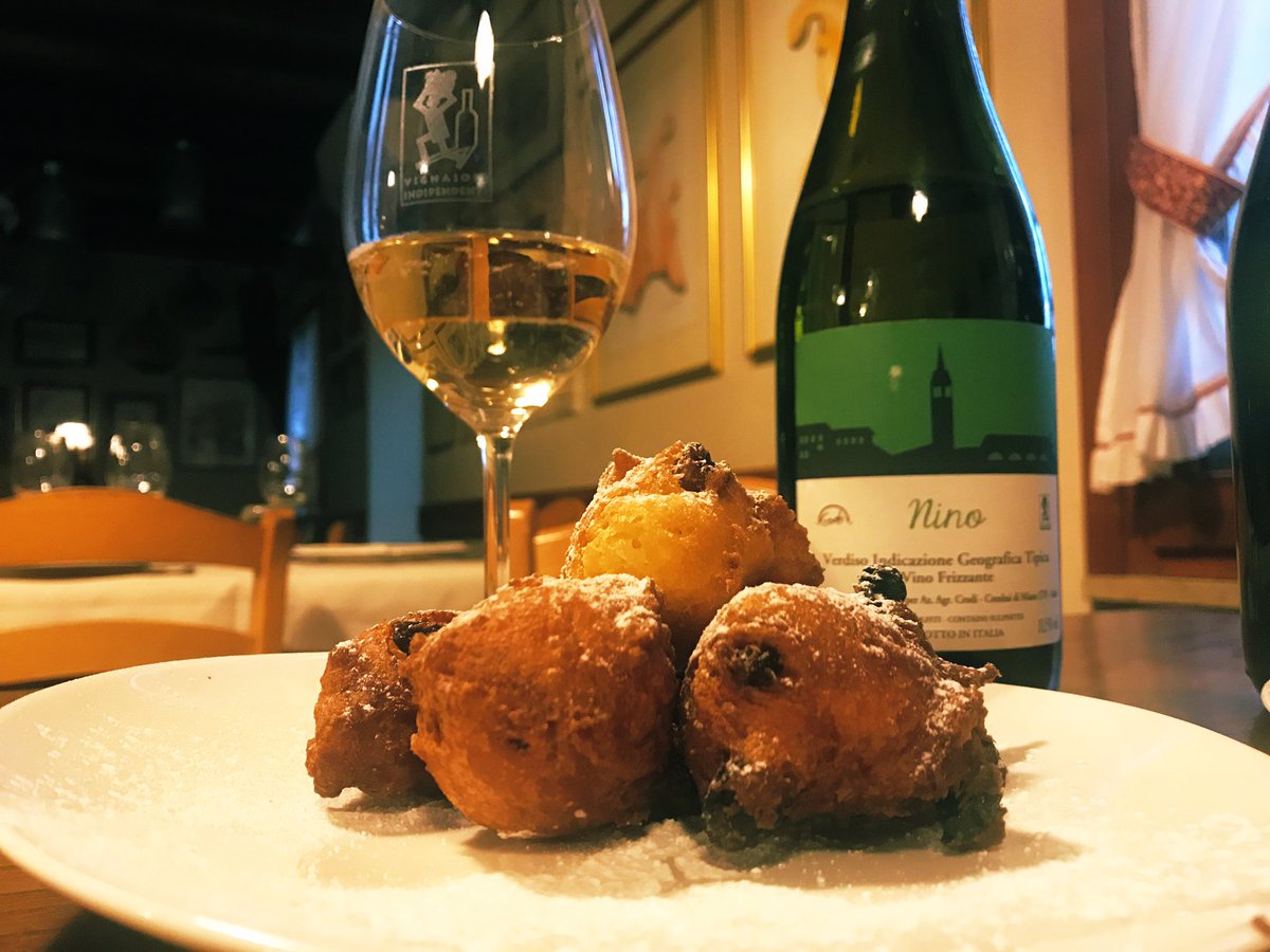 CrodiW's tweet photo. Unioni stravaganti! Nino il #verdiso frizzante e #frittelle.... #carnevale2020 https://t.co/vRy4YHj8jI