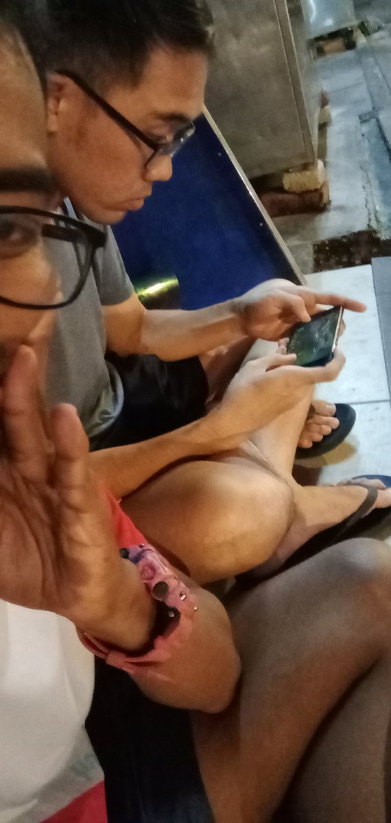 BabyDoraemon1's tweet photo. Orang lepaks dia main mobile legend..... Hmmm... #merajuk #bye2 happy chinese new year to you my hero.... X balik kg dia.... https://t.co/3GAf1ocWev