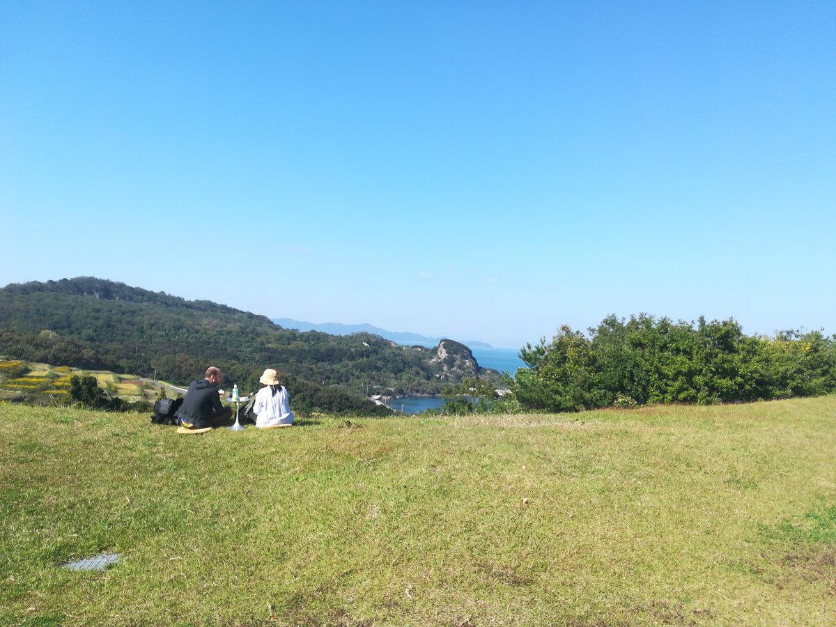 am547's tweet photo. ずっとずっといたいと思うくらい幸せだった〜。花の時間も野原でまったりの時間も。 https://t.co/IyhneqkYcT