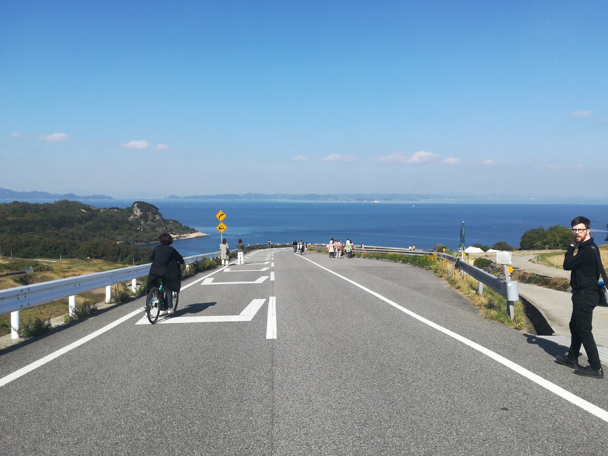 am547's tweet photo. ずっとずっといたいと思うくらい幸せだった〜。花の時間も野原でまったりの時間も。 https://t.co/IyhneqkYcT