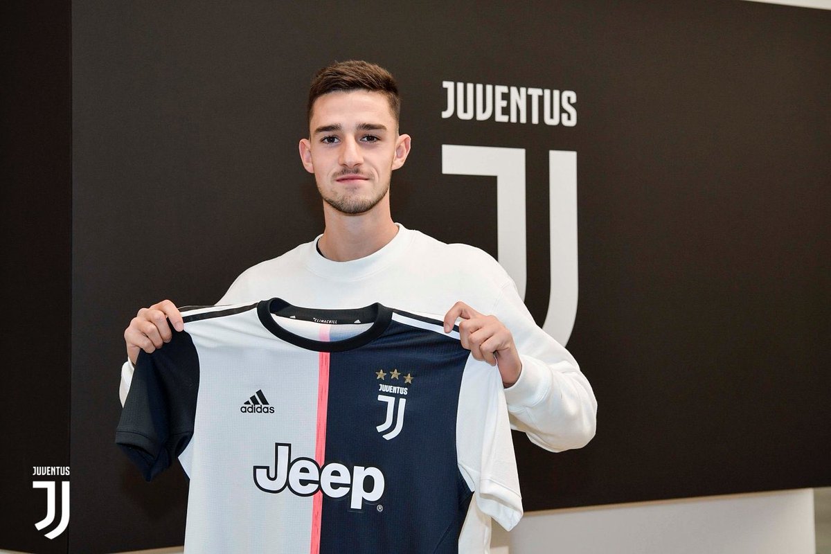 gol_marques's tweet photo. OFICIAL | El Barça traspasa al delantero venezolano #AlejandroMarques a la #Juventus por 8,2 millones.
¡Éxitos Panita en esta nueva experiencia!
#VenEx #FutVe #Marques https://t.co/vgcVZ61bzv