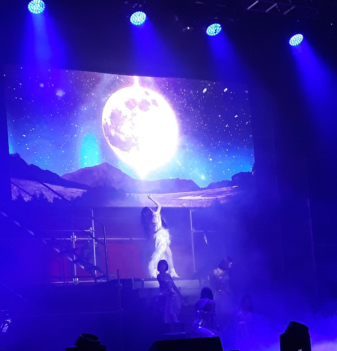 kimfany0801's tweet photo. It was a night going to the chest box of my heart. Thank You @tiffanyyoung for a wonderful performance! Despite seeing you during your MMT, this one's #OHE2 going to the top for me. Thank you for making PhYoung(S)Ones feel special. https://t.co/mmFuVa2VKs