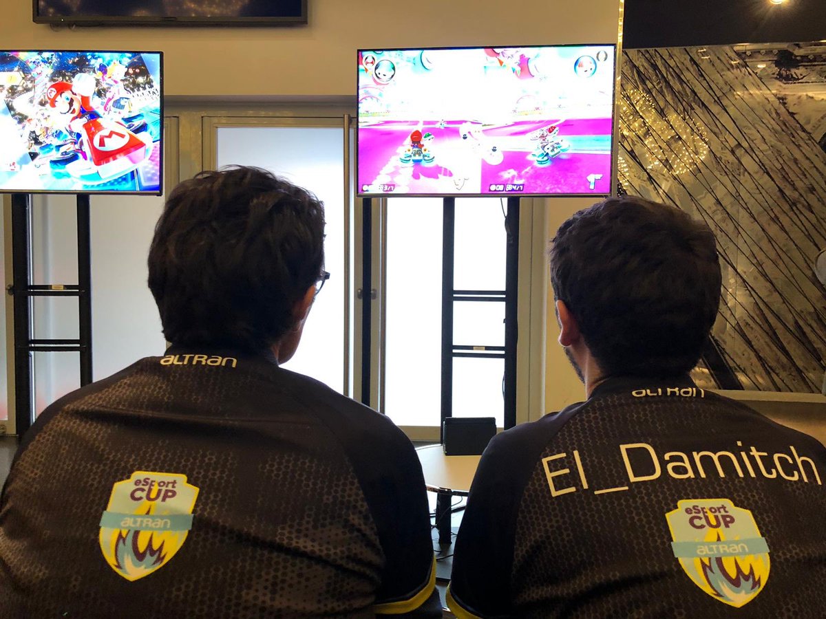 CapgeminiEngFR's tweet photo. #AltranEsportCup 2⃣  Notre DG affronte 2 collaborateurs Altran : Robin sur #Fifa et Damien sur #mariokart compliqué face à l'excellent niveau de nos #gamers 💪 https://t.co/k6thTGftDc