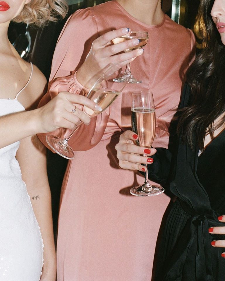 Ladies, let’s go. It’s time to G L OW ✨🍸
​
Join us this evening for concept cocktails, incredible Californian food and live music entertainment 🎵

Book here 👉 bit.ly/FireflyBooking