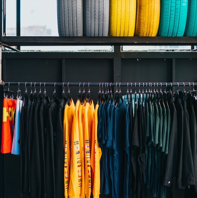 DHLGlobal's tweet photo. Discover why #Indonesia presents a unique market opportunity for established fashion brands looking to expand #BeyondChina: https://t.co/r8bUYImuHM @McKinsey @BoF https://t.co/nnC0CR7KEX