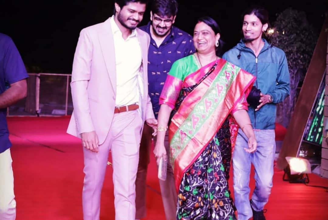 deverakondasboy's tweet photo. Follow for more updates ⏩@deverakondas_boy ⏪ ➡ TURN ON POST NOTIFICATION ▶◀ #worldfamouslover  #vijaydevarakonda #vijaydevarakonda  #vijaydeverakondafc #vijayanna  #btsimagines  #bharatkamma #blockbusterpair  #bigil  #vijaydevarkonda  #rowdy #rowdyclub @ananddeverkonda https://t.co/Xw8f0Q8db2