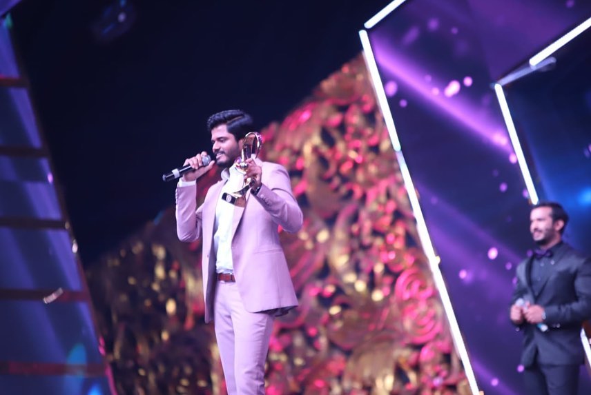 deverakondasboy's tweet photo. Follow for more updates ⏩@deverakondas_boy ⏪ ➡ TURN ON POST NOTIFICATION ▶◀ #worldfamouslover  #vijaydevarakonda #vijaydevarakonda  #vijaydeverakondafc #vijayanna  #btsimagines  #bharatkamma #blockbusterpair  #bigil  #vijaydevarkonda  #rowdy #rowdyclub @ananddeverkonda https://t.co/Xw8f0Q8db2