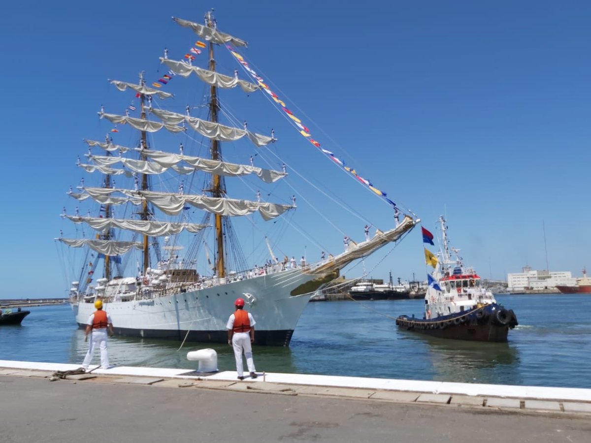 Así va ingresando la #FragtaLibertad a la #BaseNavalMardelPlata para dar por finalizado su XLVIII Viaje de Instrucción. #ArmadaArgentina #AmorPorLaLibertad