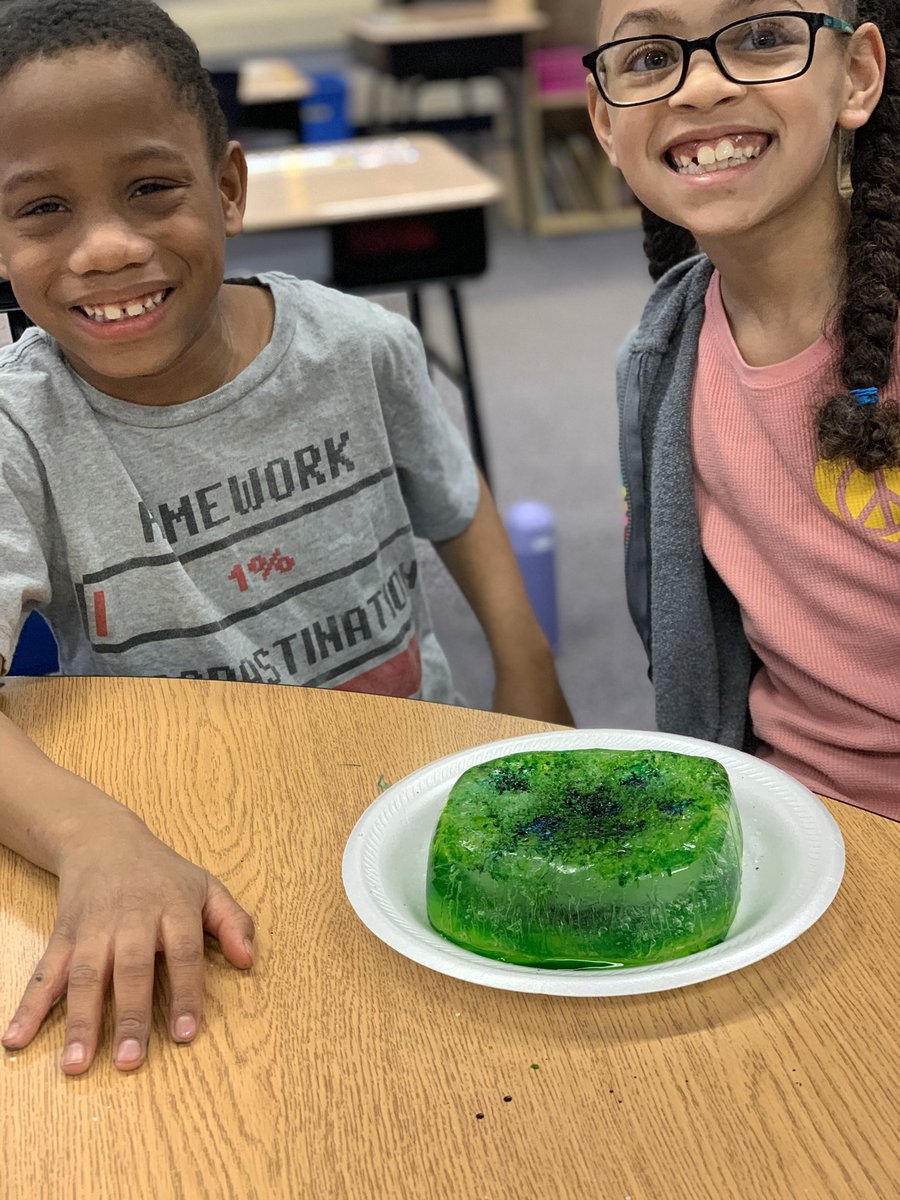 RobertaKruszew2's tweet photo. Learning about about states of matter is so fun! Watching how salt can melt an ice cube and adding food coloring to see the crystallization made it so interactive! @NTDSE @NTDSEmpowers @WeLoveScience https://t.co/jffcDmzMuy
