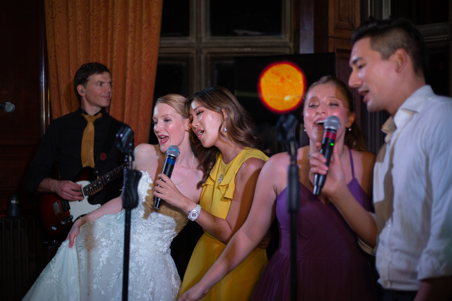 A lovely wedding for Juliet &amp; Woon at the gorgeous <a href="/AshridgeHouse/">Ashridge House</a> in the Autumn. A great space for the show for #weddings #weddingideas #bandeoke #bandaoke #livekaraoke, and one of our favs.

See our blog post for some fun pics of the show in action:
bandeoke-experience.co.uk/blog/ashridge-… 😀