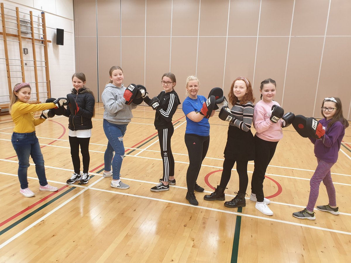 SMDSatSchool's tweet photo. Another enjoyable morning at our Saturday school today with Lisneal College and primary 7 pupils 🤗 @stmarysderry @LisnealCollege https://t.co/BfyN7iT39S