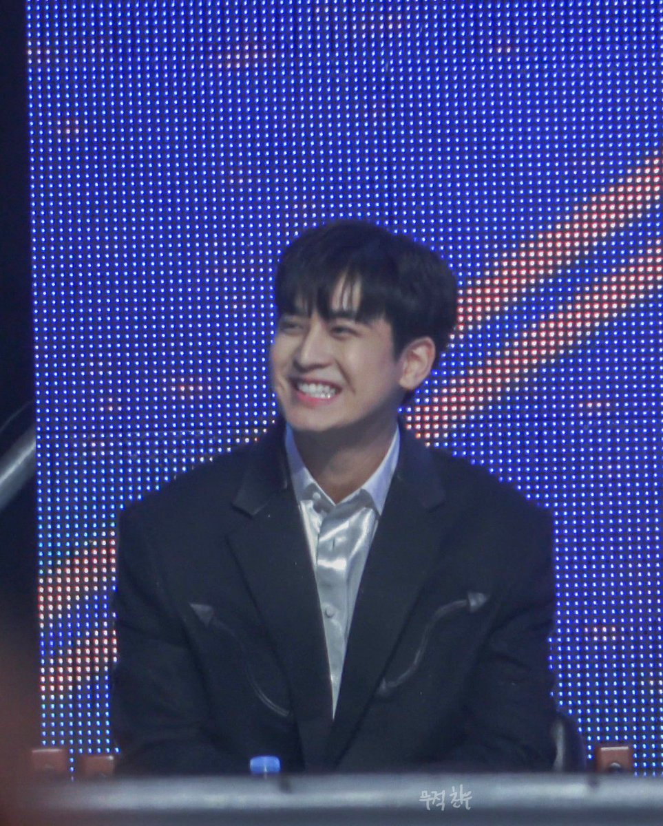 Tranthithaoyen's tweet photo. Jung Chanwoo phải luôn luôn hạnh phúc nhé . Vất vả thế đủ rồi , từ này phải được hưởng những điều tốt đẹp nhất và thật thành công với đam mê của mình nhaaa 💙 Cảm ơn vì tất cả  
iKONICs luôn ở đây ❤
#PreciousChanwooDay https://t.co/2lffiQyI7R