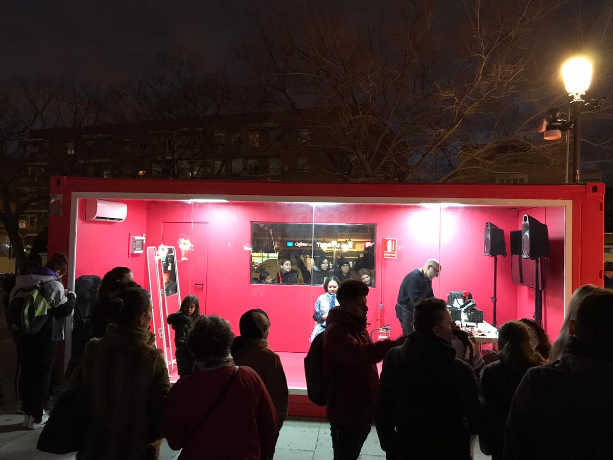 StreetBoxCo's tweet image. #AnoNuevoChino en #Usera y nosotros con él, Feliz Año Nuevo Chino!