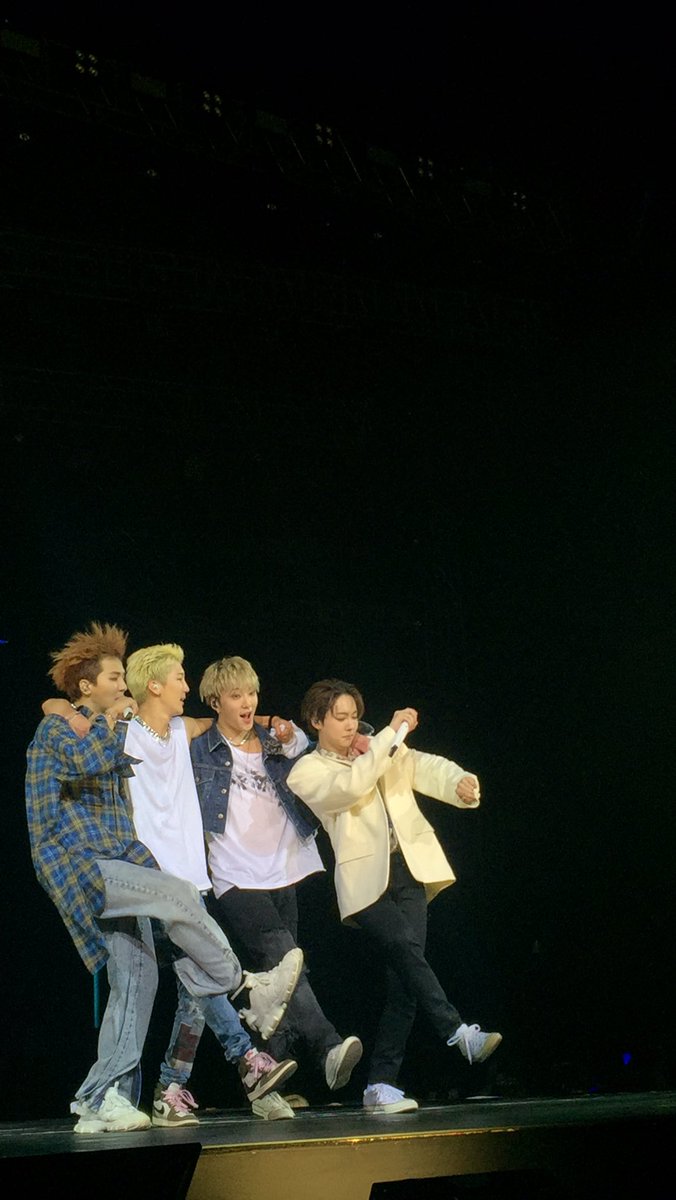 AM1NOACID's tweet photo. Best boys!! Thank u so much for making me happy!! #WinnerCrossTourinManila https://t.co/qmFoQ5oEl0