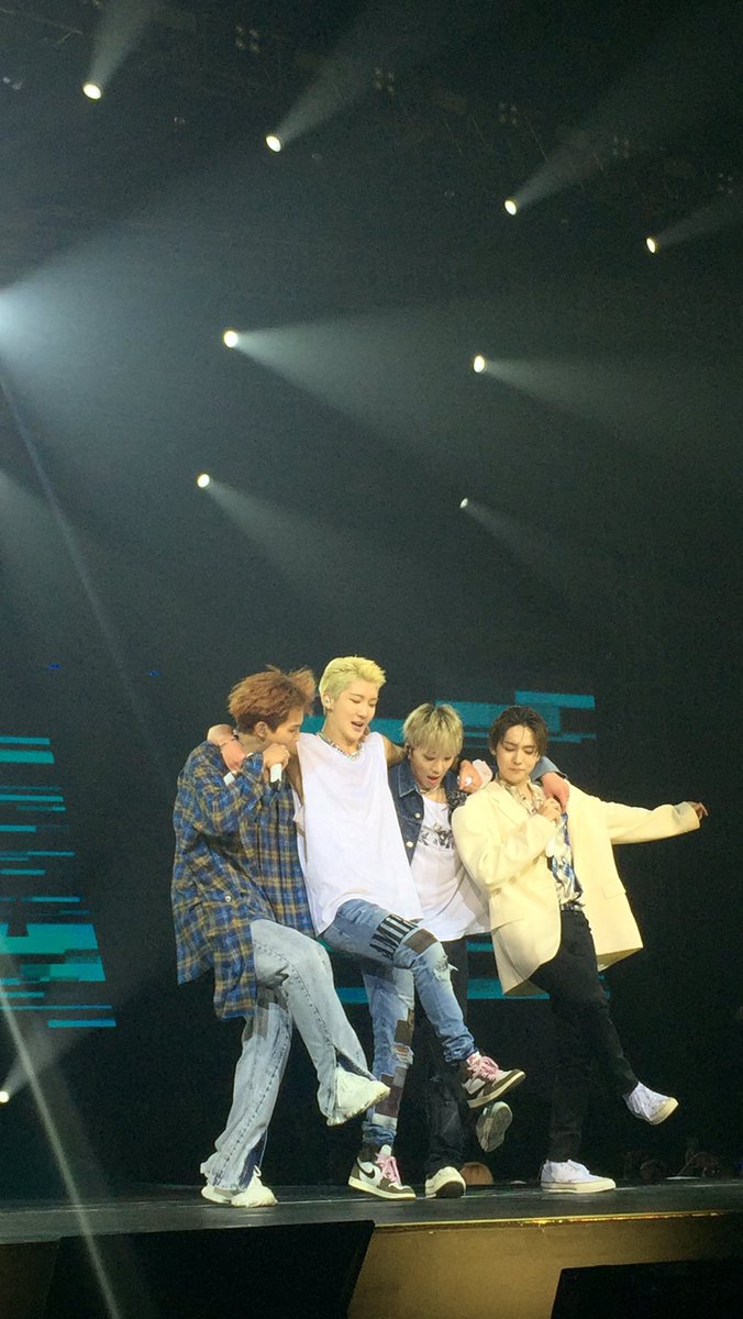 AM1NOACID's tweet photo. Best boys!! Thank u so much for making me happy!! #WinnerCrossTourinManila https://t.co/qmFoQ5oEl0