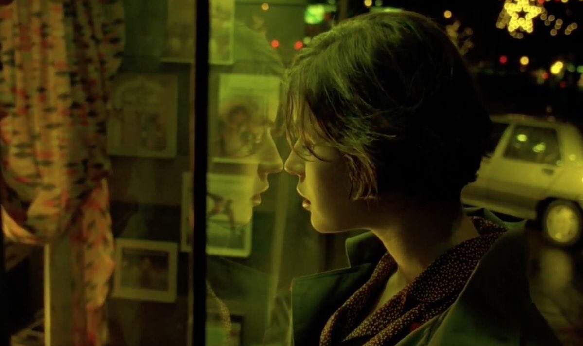 Jopolkadot's tweet photo. “All my life I’ve felt I was in two places at the same time. Here and somewhere else”

The Double Life of Véronique
Kieślowski
1991 https://t.co/waRQ1t74zR