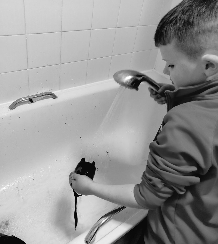 The_King1221's tweet photo. Got to teach them to look after and respect their boots. @FootballGrf @Nike #cleanboots #respect #toothbrush #grassroots #muddy #readyfornextweek https://t.co/JttNWvkPvm