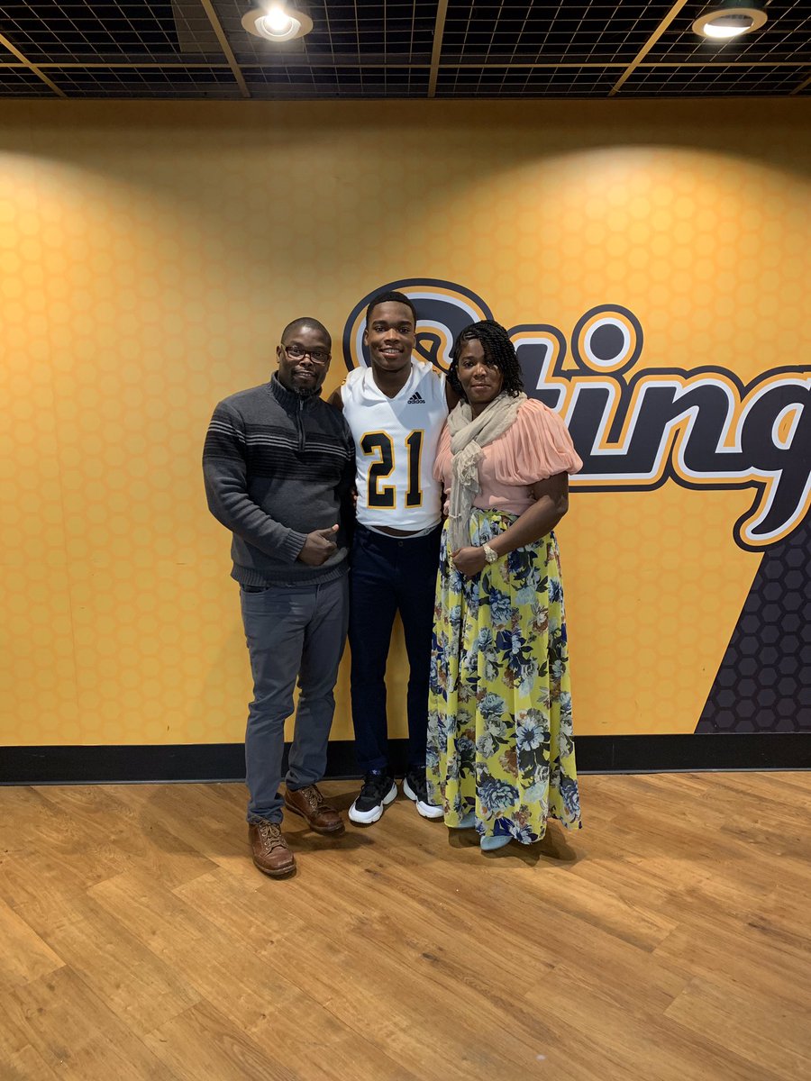 Great and wonderful visit the weekend with my parents @AICFootball @Coach_DanHicks @CoachKKulzer  #JERSEYJUICE #AIC 🐝!!!