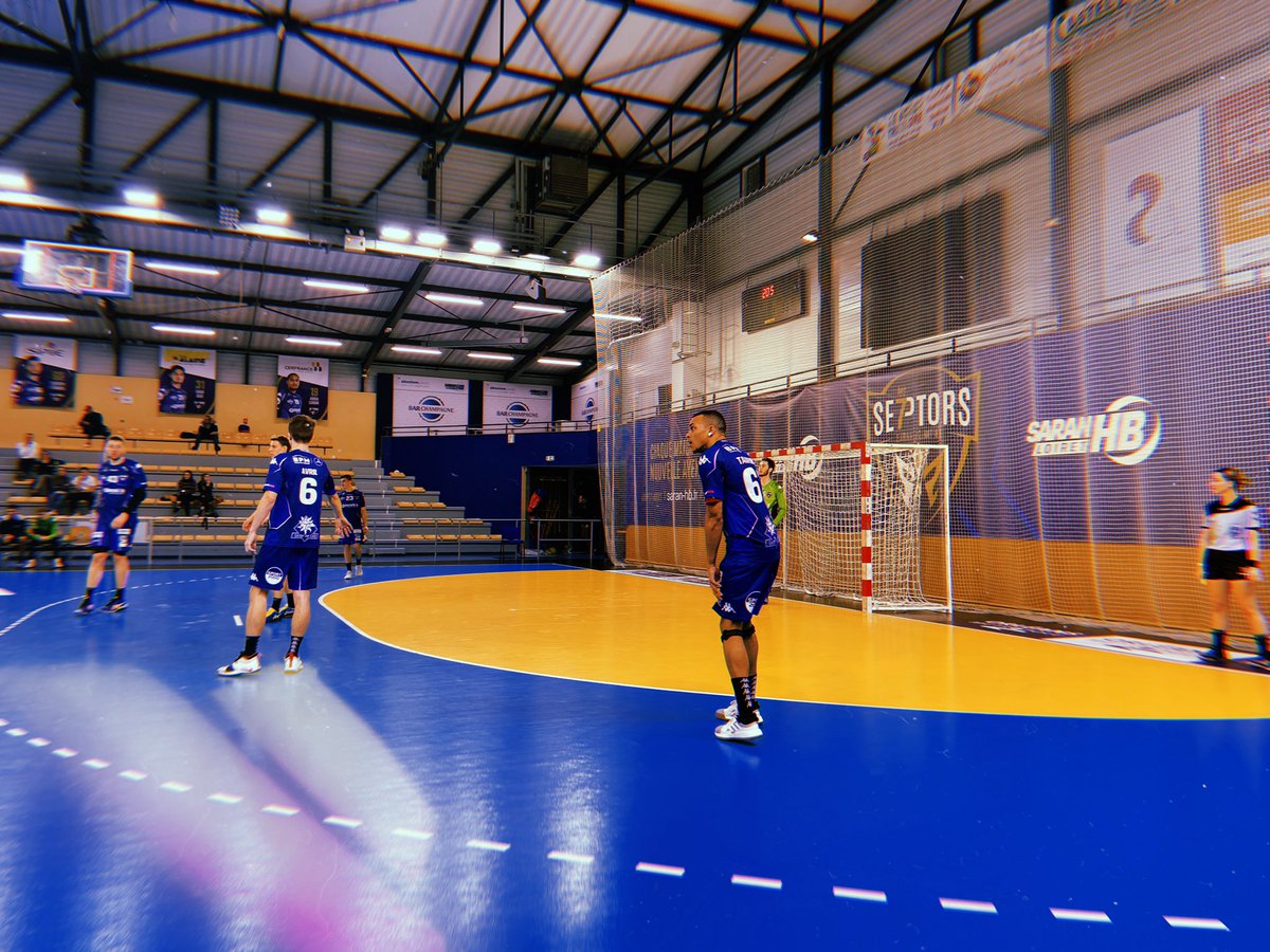 LesSeptors's tweet photo. UNE PHASE ALLER PARFAITE | ✅
11 victoires en 11 matchs, le début de la saison de l’équipe de Matthieu Drouhin est parfaite ! Leader de N3, la réserve avance de plus en plus vers une nouvelle montée, victoire ce soir face à Segré Handball : 33-24
#TeamSaran 🔵🖐 https://t.co/B3tlAb4fp4