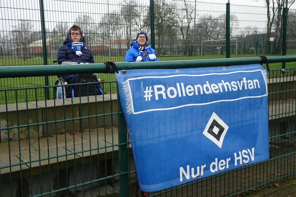 rollenderhsvfan's tweet photo. Testspiel: HSV III gegen SC-Condor 6:0 #hsv #nurderHSV #hsv3 #hsviii #hamburg #hsvev #paulhauenschildsportplätze #testspiel #freundschaftsspiel #kunstrasen #samstag #banner #kalt #rollenderhsvfan #supportewasduliebst #raute #teamraute #hopping #groundhopping #sccondor https://t.co/X4wb4qYOl8