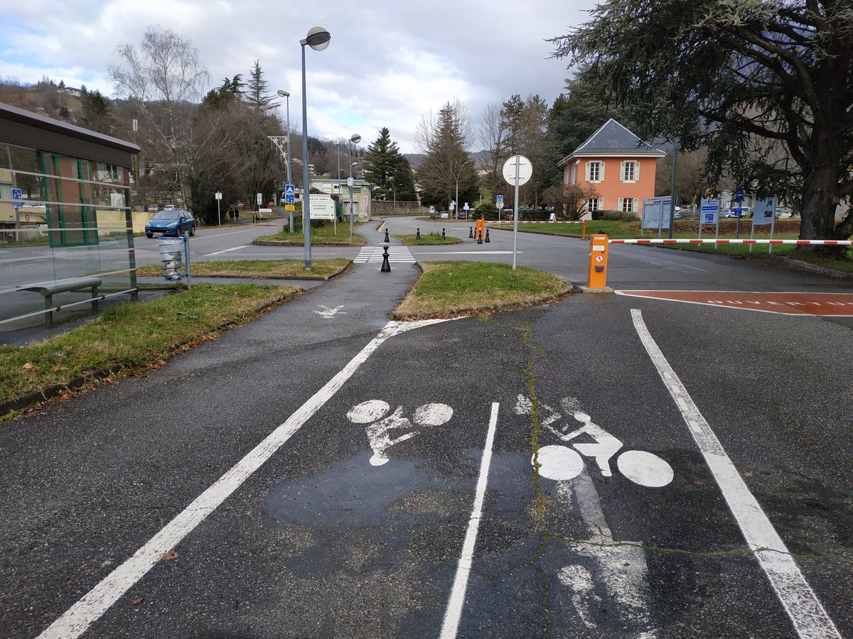  #Lapistedangereuse se trouve à côté de Chambéry. J’appelle ca la “piste d’étranglement” ou bien la “piste demi-tour”. Photo:  @Antoine49492650 