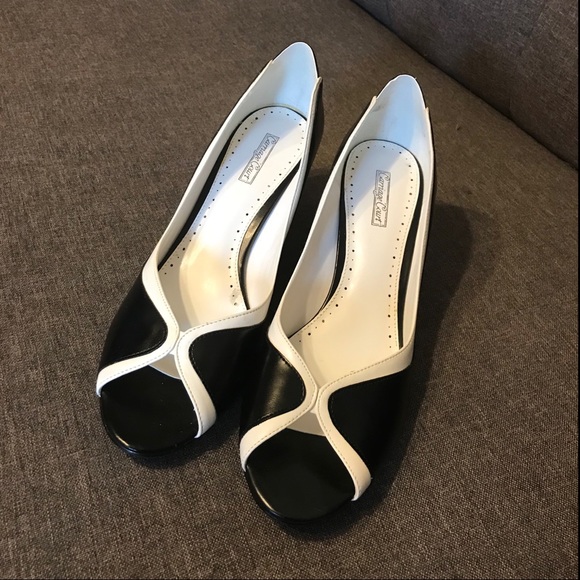 So good I had to share! Check out all the items I'm loving on @Poshmarkapp from @Ragamuffin1990 #poshmark<a href="/tag/fashion"class="tags"><span>#fashion</span></a><a href="/tag/shopmycloset"class="tags"><span>#shopmycloset</span></a><a href="/tag/style"class="tags"><span>#style</span></a><a href="/tag/poshmark"class="tags"><span>#poshmark</span></a><a href="/tag/carr"class="tags"><span>#carr</span></a>